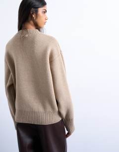 Model wearing Knitted chunky all needle clean crew jumper in oat