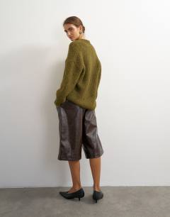 Model wearing Knitted chunky shawl collar jumper in green