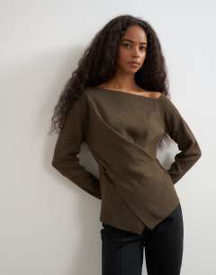 Model wearing Knitted cinch twist top in brown