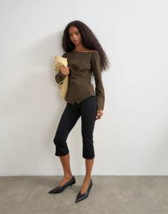 Model wearing Knitted cinch twist top in brown