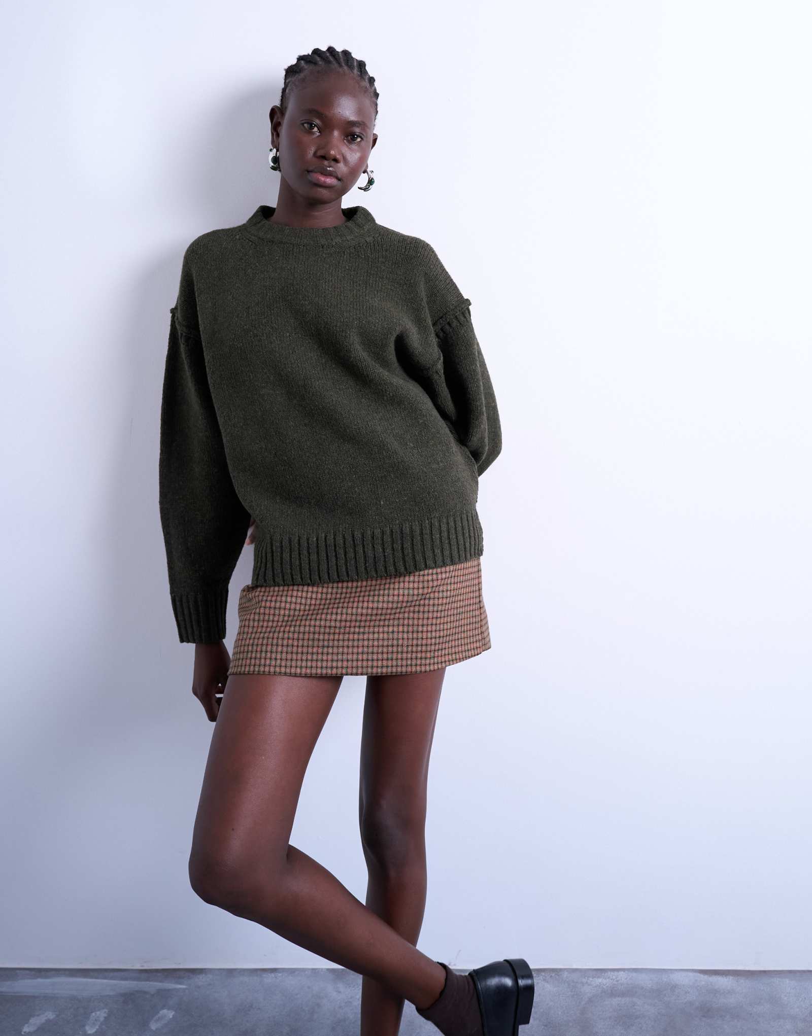 Вязаный свитер с открытыми швами от Topshop цвета хаки
