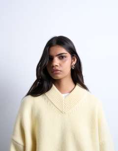 Knitted clean premium lambswool v neck jumper in yellow