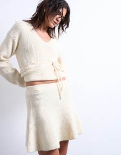 Model wearing Knitted co-ord skirt in ivory