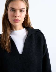 Model wearing Knitted collar v neck jumper in black