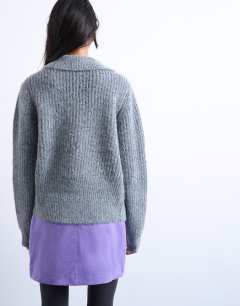 Model wearing Knitted collar zip ring cardi in grey