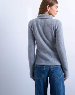 Model wearing Knitted collared long sleeved jumper