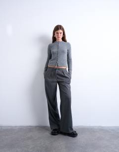 Model wearing Knitted covered button cardigan in grey