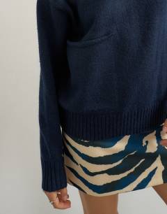 Model wearing Knitted crew neck front pocket jumper in midnight