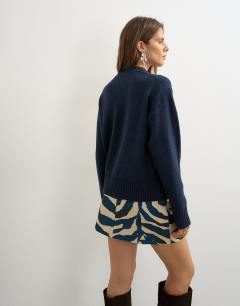 Model wearing Knitted crew neck front pocket jumper in midnight
