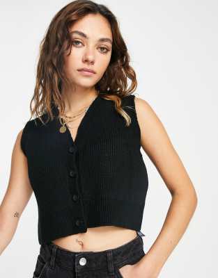 black cropped knitted vest