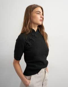 Knitted deep rib mandarin collar short sleeve top with wool in black