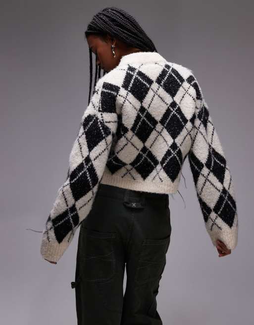 Topshop knitted diamond high v neck jumper in mono, 3 of 4