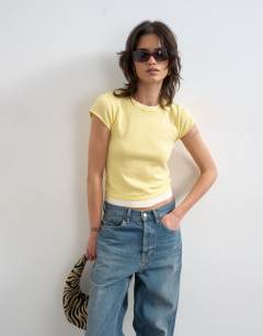 Knitted double layer t-shirt in yellow