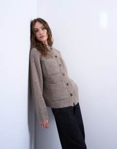 Knitted double pocket jacket in oat