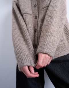 Model wearing Knitted double pocket jacket in oat