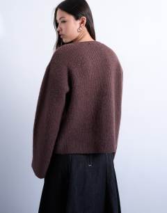 Model wearing Knitted easy ribbed relaxed cardigan in chocolate