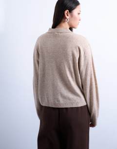 Model wearing Knitted fine argyle polo in Oat