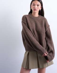 Model wearing Knitted fluffy exposed seam easy jumper in brown