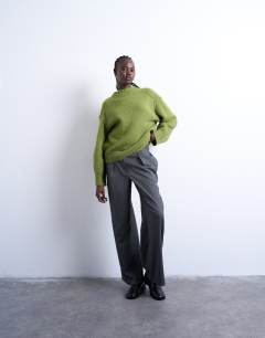 Model wearing Knitted fluffy exposed seam easy jumper in green