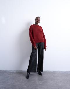 Model wearing Knitted fluffy exposed seam easy jumper in red