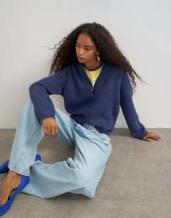 Model wearing Knitted fluffy eyelash cardigan in navy