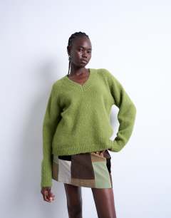 Knitted fluffy v neck jumper in green