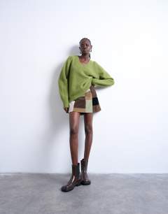 Model wearing Knitted fluffy v neck jumper in green