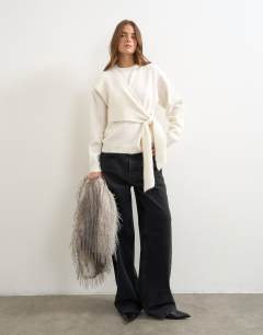 Model wearing Knitted front tie jumper with wool and alpaca in ivory