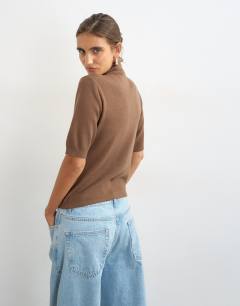 Model wearing Knitted gathered neck detail half sleeve top in brown