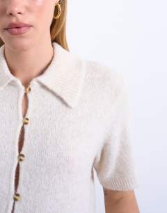 Model wearing Knitted half sleeve collared cardigan in ivory