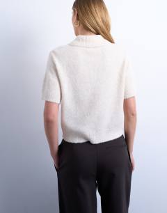 Model wearing Knitted half sleeve collared cardigan in ivory