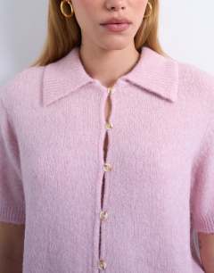 Model wearing Knitted half sleeve collared cardigan in light pink