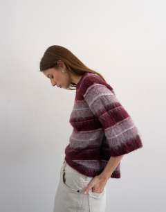 Knitted half sleeve stripey t-shirt in burgundy