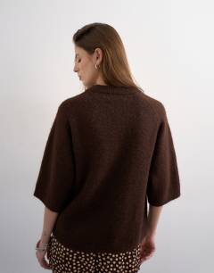 Model wearing Knitted half sleeve t-shirt in chocolate 