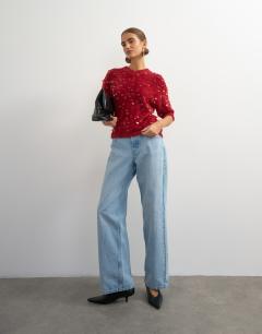 Model wearing Knitted half sleeve v neck sequin t-shirt in red