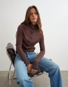 Knitted high funnel neck henley top in aubergine