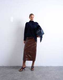 Model wearing Knitted high neck fringe jumper in navy