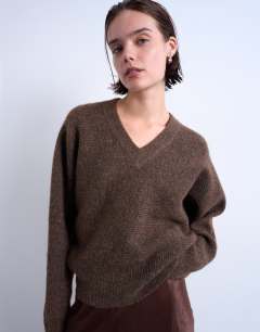 Knitted high v horizontal stitch jumper in brown
