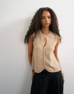 Model wearing Knitted key hole tank top in stone