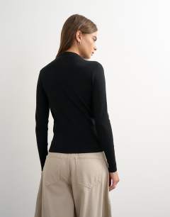 Model wearing Knitted long sleeve front drape keyhole top in black