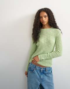Model wearing Knitted long sleeve slim fit crew neck ribbed top in pistachio