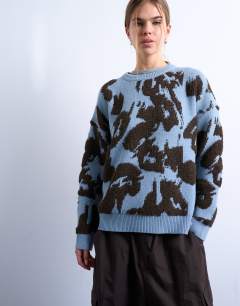 Model wearing Knitted looped textured print jumper in blue