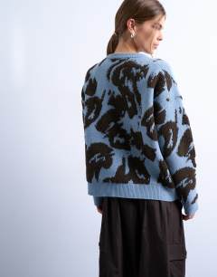 Model wearing Knitted looped textured print jumper in blue
