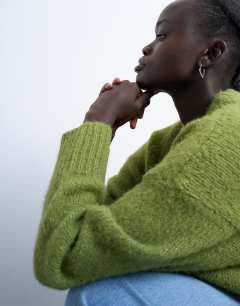 Model wearing Knitted mid ultimate jumper in green