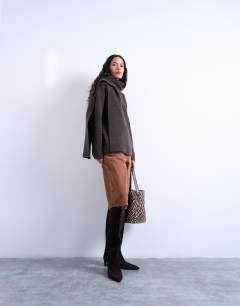 Model wearing Knitted oversized jumper with scarf in chocolate