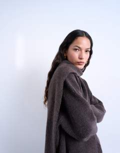 Model wearing Knitted oversized jumper with scarf in chocolate