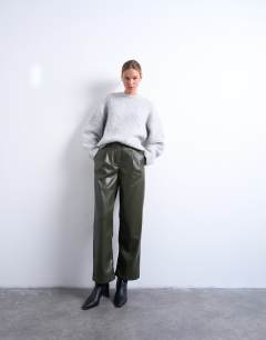 Model wearing Knitted oversized ribbed balloon sleeve jumper in grey