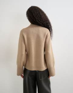 Model wearing Knitted pocket front cardigan in oat