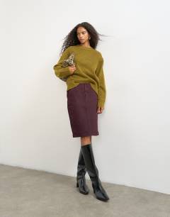 Model wearing Knitted pocket jumper in corn