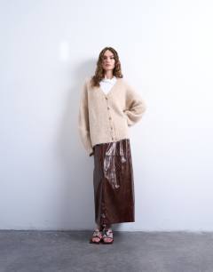 Model wearing Knitted premium alpaca cardigan in beige